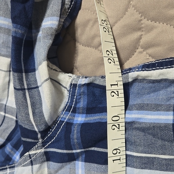Lightweight button up - Picture 11 of 12